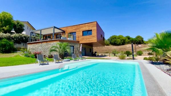 Casamea - Villa Familiale, Piscine chauffée, Clim, Book  Korsika hoteller med parkering, Parkering