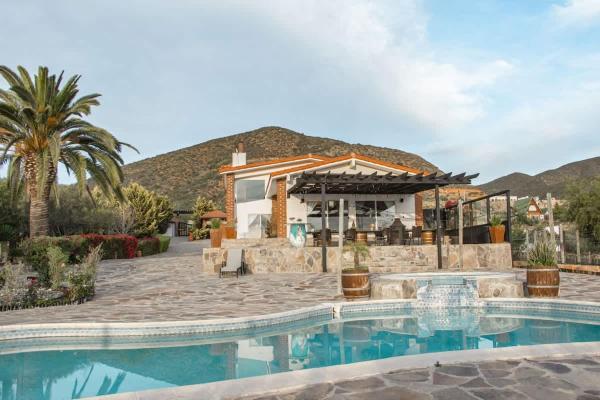 Villa De La Rosa at Valle de Guadalupe Pool BBQ & AC, Book  San Pablo hoteller med pool, Swimmingpool