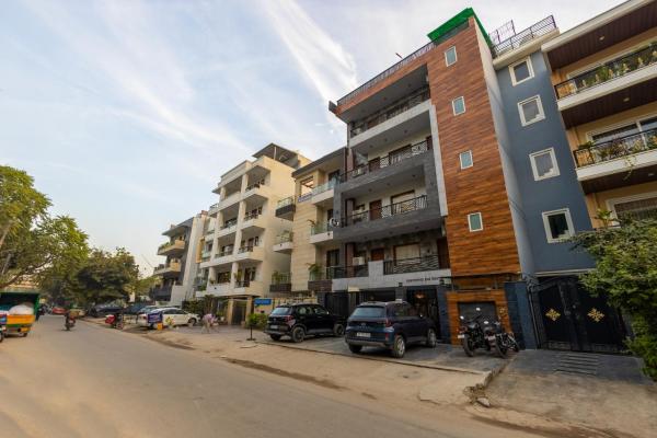 Bnb Sakura , Golf Course Road, Book  Hoteller i Haryana med parkering, Parkering