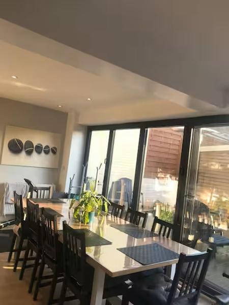 Luxurious Modern Spacious house in London Brixton, Book  Hoteller i London og omegn med parkering, Parkering