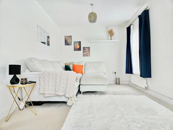 Modern 3-Bed plus Office - Walk to Bicester Village, Book  Bicester 