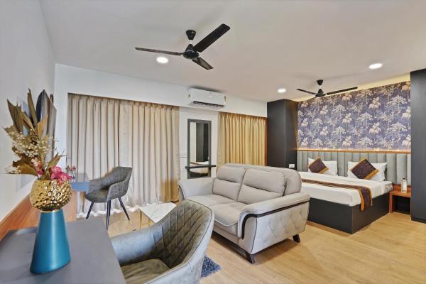 Charvi Suites, Book  Pune New Delhi