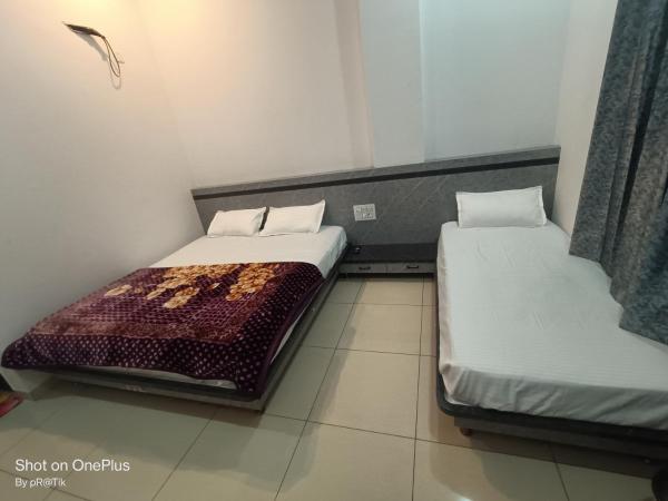 Hotel Madhuram 450 Mtr Ringus Railway STN, Book  Rīngas Rajasthan