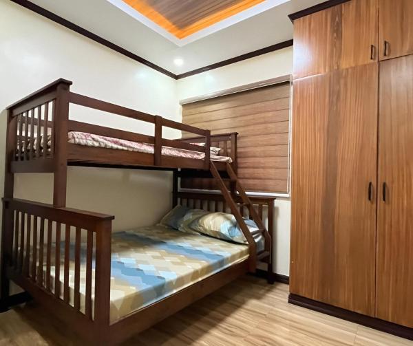 Ranch-o-tel Guesthouse, Book  Villasis Luzon