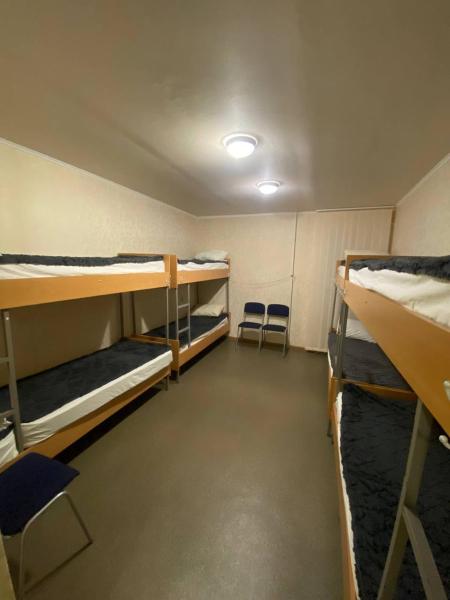 Хостел у Антоніни, Book  Dnipropetrovsk hoteller med parkering, Parkering