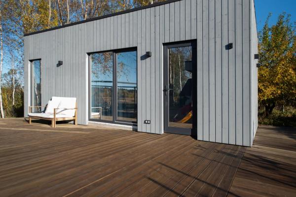 Moonloungeresort, Book  Kalviai 