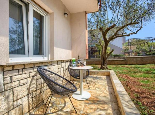 Apartments Mons, Book Lejlighed Hoteller i Veli Vrh med parkering, Parkering