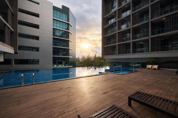 RlVERSON DUPLEX SKYLOFT 3BR FREE PARKING DRINKING WATER DISPENSER PROVIDED, Book  Borneo hoteller med pool, Swimmingpool