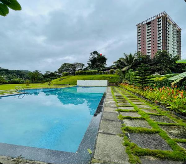 Mirage Luxuria Inn, Book  New Delhi hoteller med pool, Swimmingpool