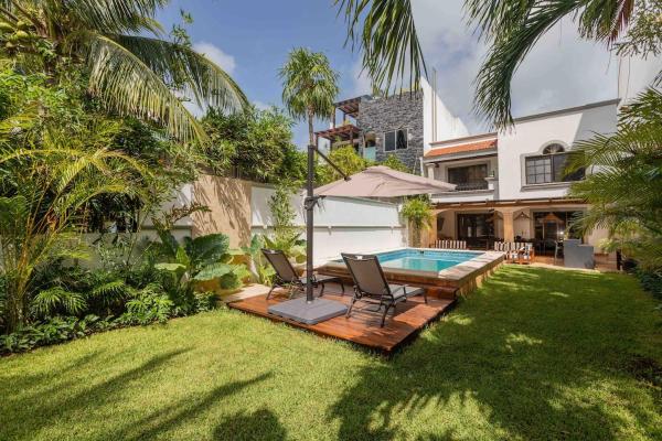 Villa with a beautiful terrace, BBQ Grill and pool, Book  Cancún Quintana Roo