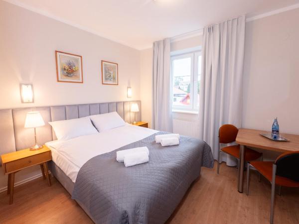 HARCERSKA 7 Pokoje Bielsko Biała, Book  Silesia hoteller med parkering, Parkering