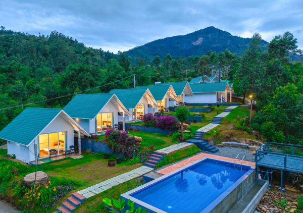 Gardenia Pool Resort Kanthalloor by VOYE HOMES Mountain View Stay Near Bhramaram view Point, Book  New Delhi hoteller med pool, Swimmingpool