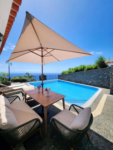 Villa Ocean Wave Calheta - Oversized Pool & Stunning Ocean Views, Book  Hoteller i Calheta med pool, Swimmingpool