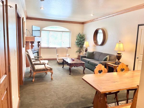 Cozy Family Zermatt King Villa with Kitchen Near Park City & Deer Valley Ski Resorts - 1085, Book  Mound City Utah