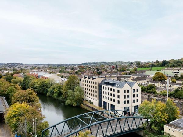 For Students Only - Hollis Wharf in Bath, Book  Bath 