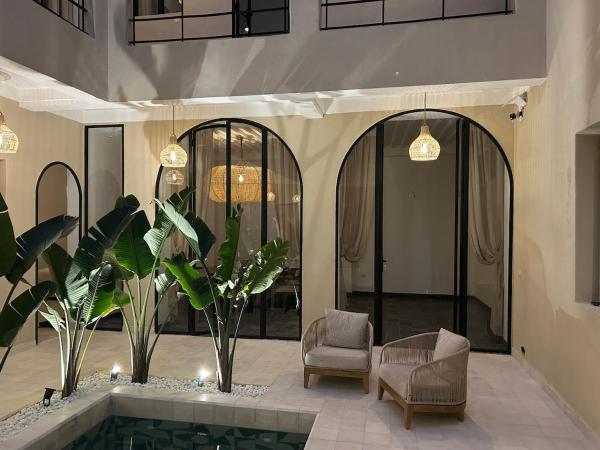 Riad A l'Ombre du Palais, Book  Marrakech-Tensift-Haouz hoteller med pool, Swimmingpool