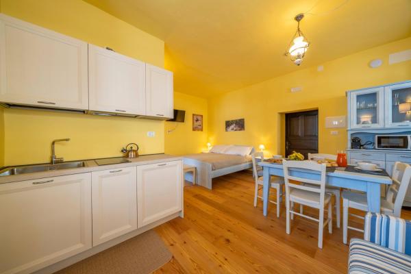 GuestHost - Antica Ferrovia Casa Storica Apartments Tarvisio, Book Lejlighed Hoteller i Friuli Venezia Giulia med parkering, Parkering
