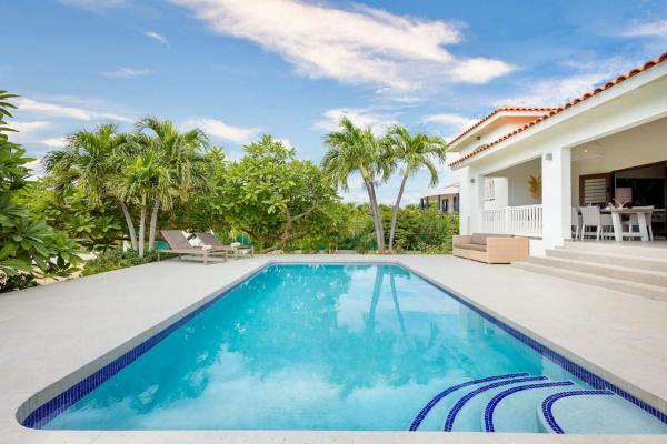 Villa Stoney Coral 17 - Coral Estate, Book  Hoteller i Willibrordus med pool, Swimmingpool