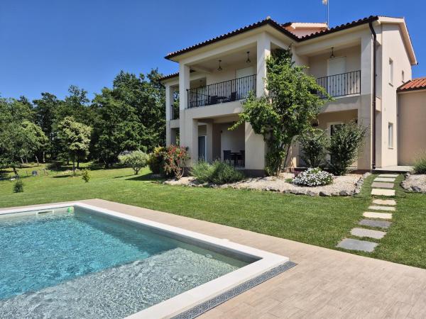 Villa Noela in Rakalj for 6 persons with large garden, kids playground - only 2,5 km from beach, Book  Rakalj Istrien
