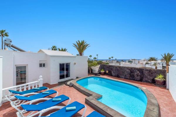 Villa Via Mare by Villa Plus, Book  Puerto del Carmen 