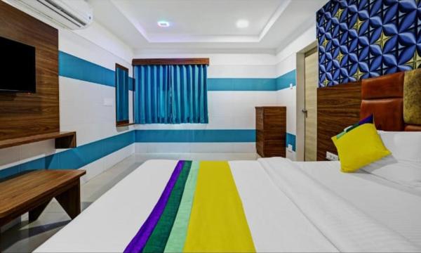 HOTEL RADHE, Book  Vadodara 