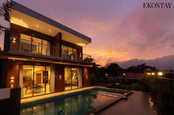 EKOSTAY - Terra Cotta Villa, Book  Hoteller i New Delhi med pool, Swimmingpool
