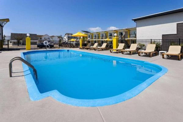 Vibes Villa, Book  New Jersey hoteller med pool, Swimmingpool