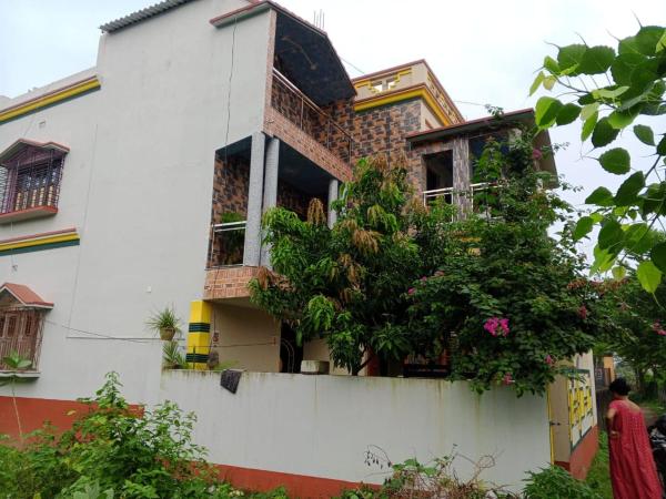 Swpnaneer home stay, Book  Shānti Niketan West Bengal
