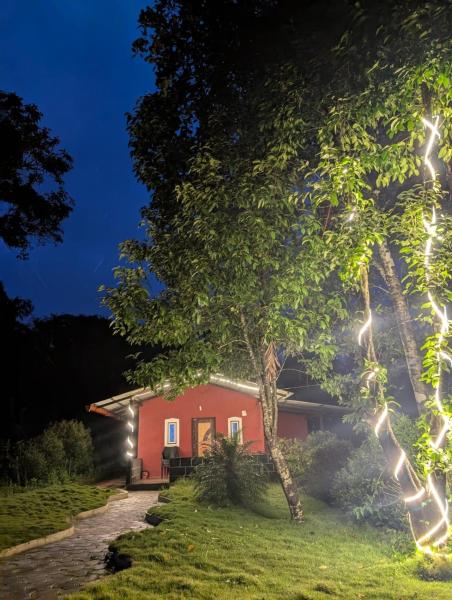 elite Homestay Sakleshpura, Book  Bangalore hoteller med pool, Swimmingpool
