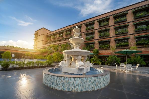 Mayfair Bay Resort Paradeep, Book  Orissa hoteller med pool, Swimmingpool