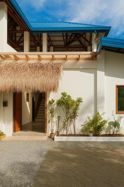 TangboSurfHouse, Book Hotel Hoteller i Siargao Island med parkering, Parkering