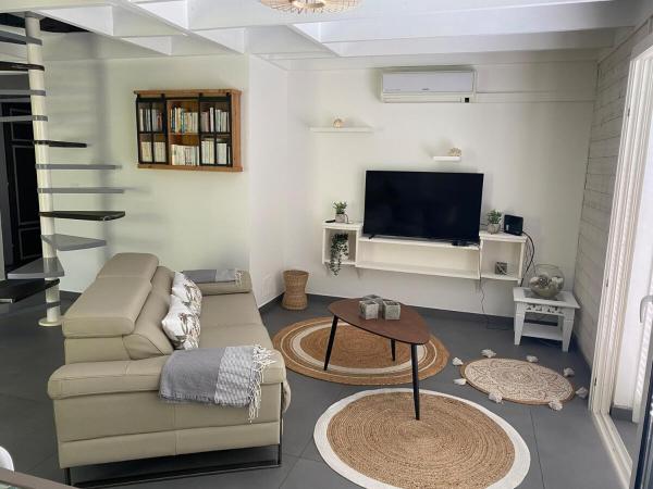 Villa bord de mer avec bungalow indépendant, Book  Hoteller i Saint-Paul med pool, Swimmingpool