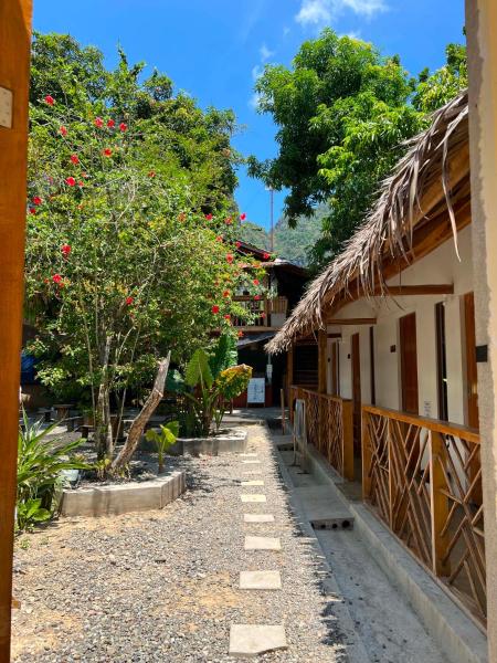 Pugad Hostel, El Nido, Book  El Nido 