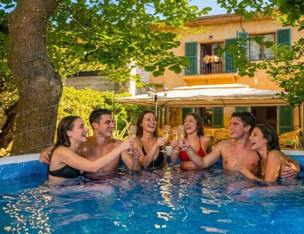 Villa Leonardo House Pisa, Book  Pisa hoteller med pool, Swimmingpool