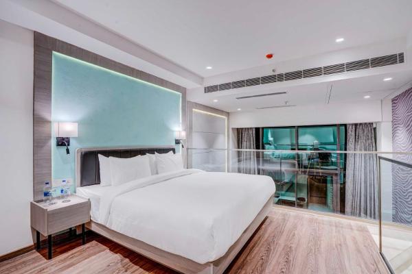 Luxurious Residences by Sunday at M3M Broadway Sec 71, Book  Hoteller i Haryana med pool, Swimmingpool