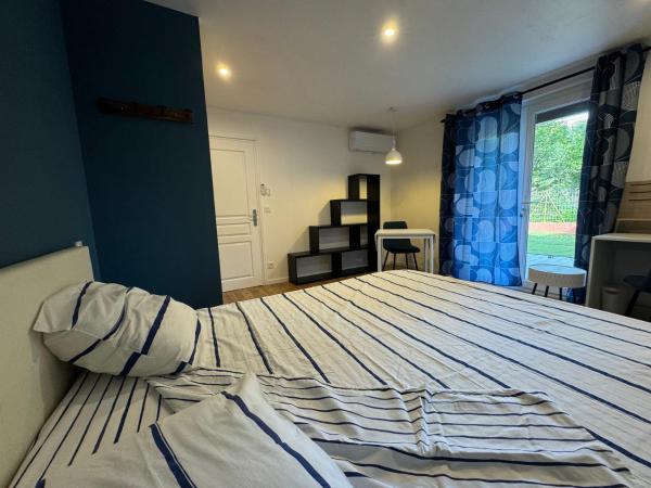 Belle Chambre tout confort indépendante pour un séjour au soleil, Book  Hoteller i Var coast med parkering, Parkering