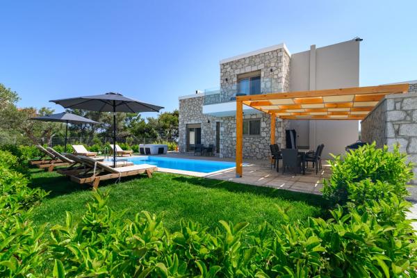 Drakos Estate - Luxury Pool Villas, Book  Asgourou Rhodos by