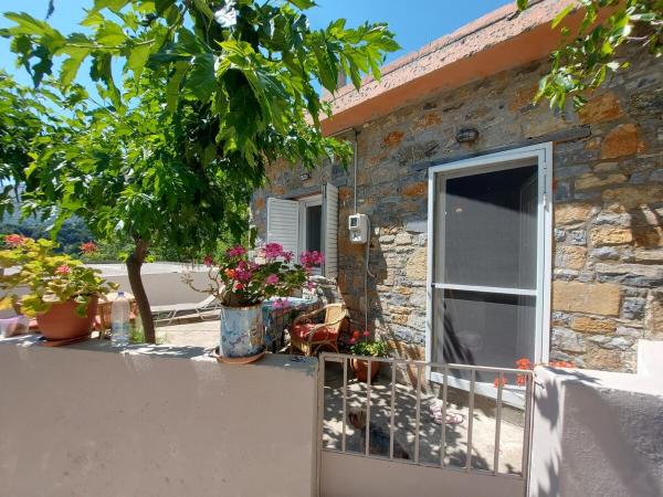 Villa Maria, Book  Roussakianá Kreta