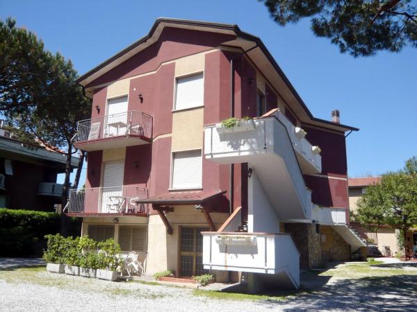 ISA- Holiday Home Il Pontile in Marina di Massa, apartments with private outdoor area, just 400 meters from the beach, Book Lejlighed Hoteller i Apuana coast med parkering, Parkering