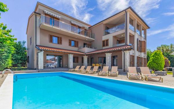 Istriensonne - Villa Nasti AP 1,2,3,4 mit Pool, Book  Hoteller i Pula Riviera med pool, Swimmingpool