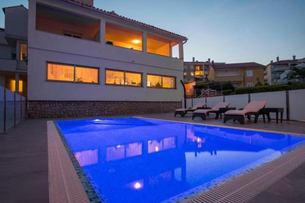 Apartmants and Rooms Velnić, city Krk, Book  Krk 