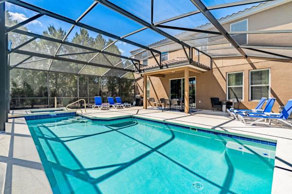 Spacious Home with Private Pool and Spa in Solterra Gates Resort Nr Disney, Book  SPA-hoteller i Florida, SPA