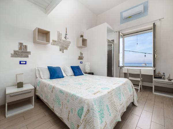 De Vivo Realty - Captain Mike, Book  Meta Sorrento