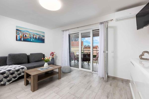 Apartments in Malinska - Insel Krk 53323, Book Lejlighed Kvarner Islands hoteller med parkering, Parkering