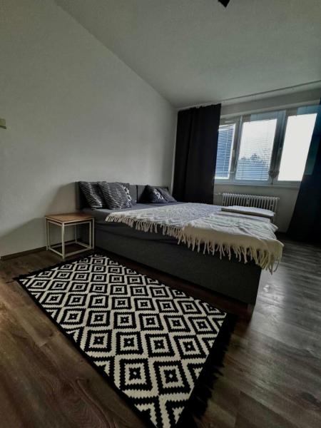 Tara apartmán, Book  Hoteller i Prešovský kraj med parkering, Parkering