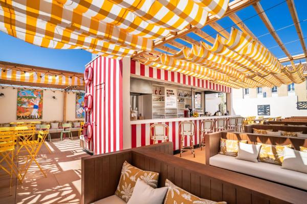 Appartements RockyPop Marseille, Book  Hoteller i Carros med parkering, Parkering