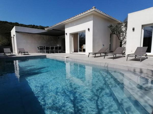 Villa de standing Fiurenza - Domaine Romella - Piscine - Proche Saint-Florent, Book  Hoteller i Upper Corsica med pool, Swimmingpool