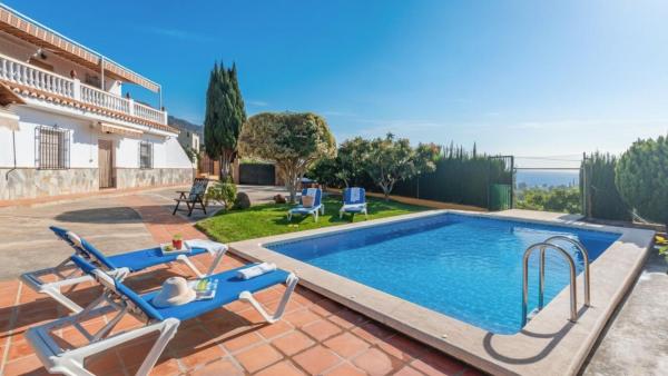 Villa Daniela Nerja by Ruralidays, Book  Hoteller i Axarquía med pool, Swimmingpool