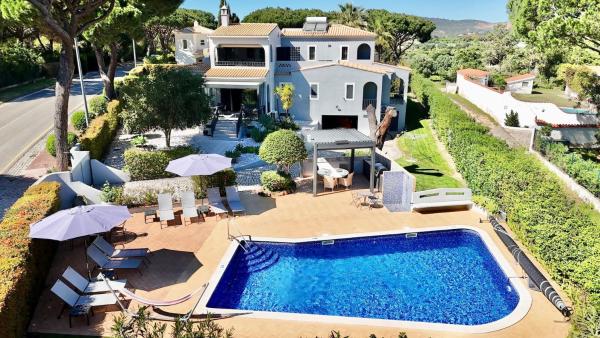 Villa Linda Rosa, CD 302 by Cleverdetails private pool, prime location, Book  Vilamoura 