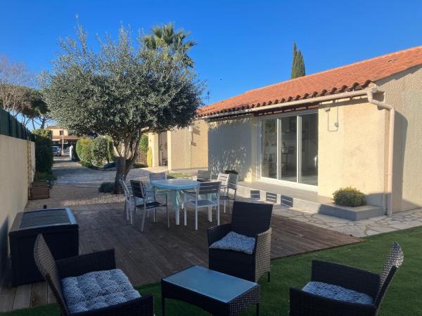 AGENCE JF IMMO - Vias -Villa plain-pied tout confort 3 CH avec jardin proche des plages V0798, Book  Canal du Midi hoteller med parkering, Parkering
